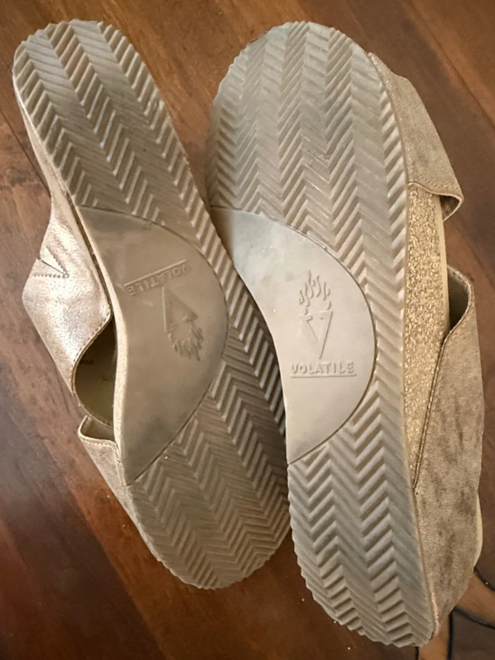 Volatile Firefly wedge in bronze, 9M, very gently worn (no box)